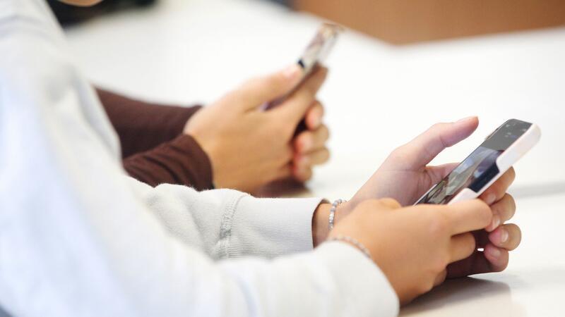 Chatbot ChatGPT kann aktuellere Fragen beantworten Auf ChatGPT greifen laut OpenAI pro Woche rund 100 Millionen Nutzer zu.