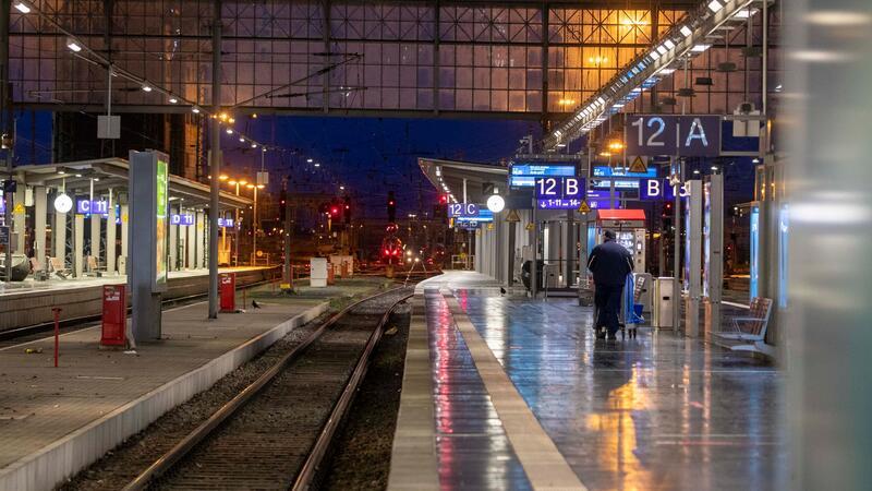 Auf Deutschlands Schienen herrscht über das Wochenende Stillstand.