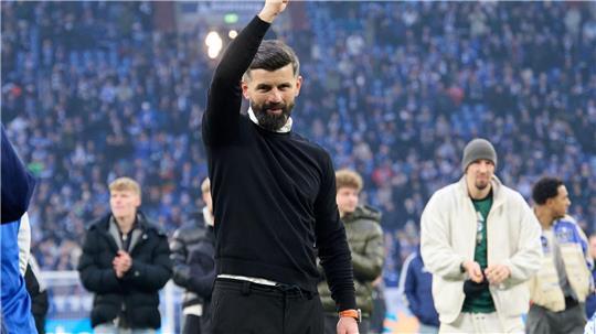 Auf Erfolg getrimmt: Der FC Schalke 04 unter Trainer Muslic soll im letzten Spiel des Jahres noch einmal an die Grenzen gehen. 