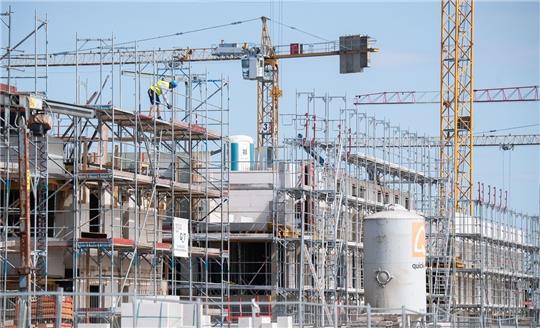 Auf Grundstücken mit ungenutztem Wohnungsbaupotential soll die Bebauung angeordnet werden können. Foto: Julian Stratenschulte/dpa