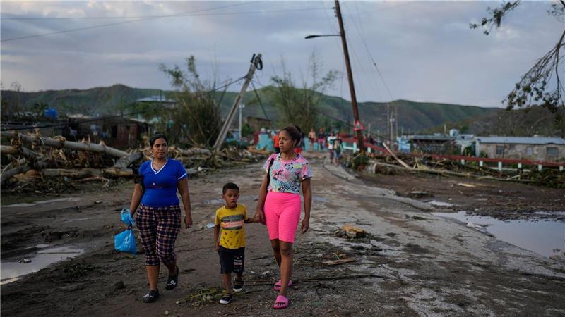 Auf Jamaika zerstörte der Sturm Häuser und riss zahlreiche Bäume und Strommasten um.