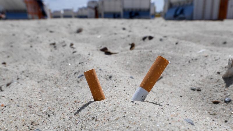 Auf Norderney gilt seit 2022 ein generelles Rauchverbot an den Stränden. (Symbolbild)