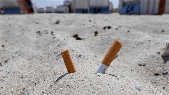 Auf Norderney gilt seit 2022 ein generelles Rauchverbot an den Stränden. (Symbolbild)