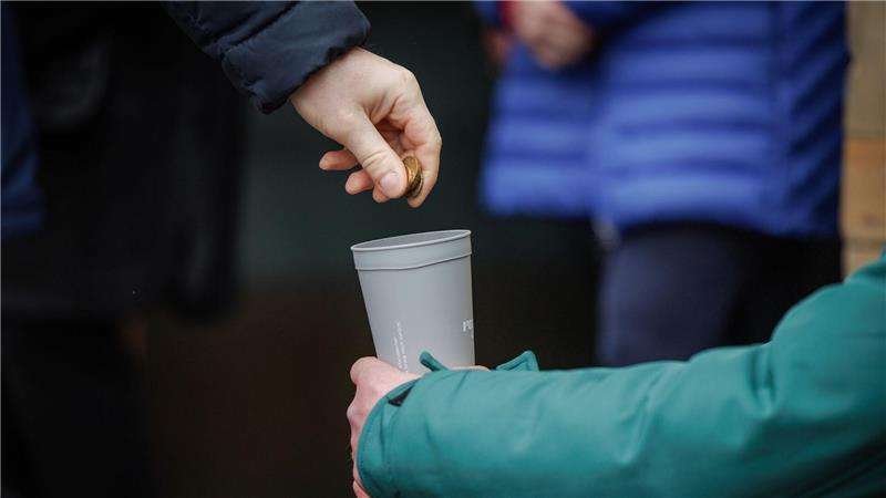 Jeder Sechste in Niedersachsen ist armutsgefährdet Auf Spenden angewiesen sein will niemand – doch viele Niedersachsen leben an der Armutsgrenze. (Symbolbild)