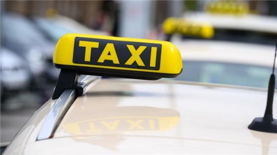 Auf Sylt fuhr ein Mann ein gestohlenes Taxi bis ins Watt hinein. (Symbolbild)