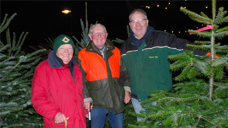 Auf Tannenbäume spezialisiert: Margret und Günther Poppe mit Sohn Henning.