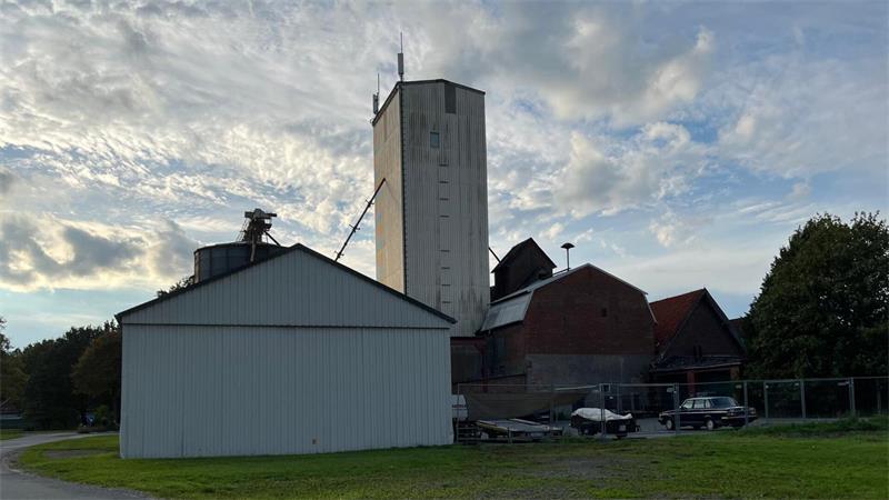 Projekt der Superlative im Kreis Stade: Leben in Bokel bald 68.000 Hühner? Auf Teilen dieser Hofstelle in Bokel könnten in ein paar Jahren 68.000 Hühner einziehen.