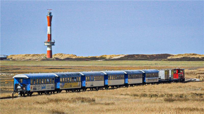Auf Wangerooge fahren keine Autos, aber eine Inselbahn. (Archivbild)