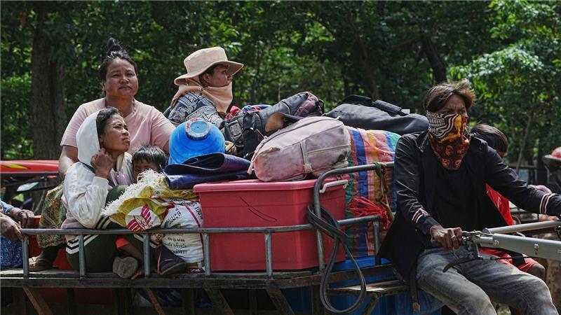 Neue Kämpfe an Grenze zwischen Thailand und Kambodscha Auf beiden Seiten brachten sich Anwohner in Sicherheit.