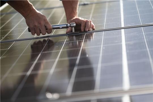 Auf das Dach der neuen Grundschule am Moor kommt eine Photovoltaikanlage. Foto: dpa