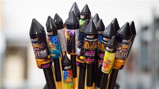 Auf das klassische Silvesterfeuerwerk verzichten die meisten Deutschen laut einer Umfrage. (Symbolbild)