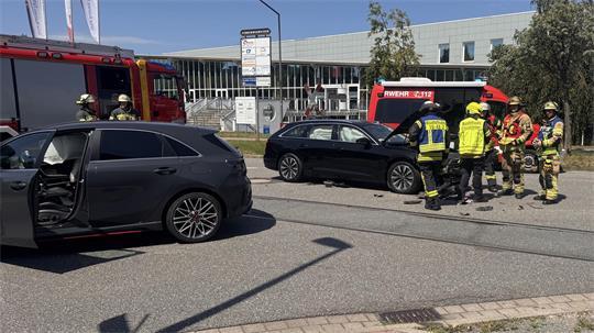Auf dem Alten Postweg in Buxtehude sind zwei Autos zusammengestoßen.