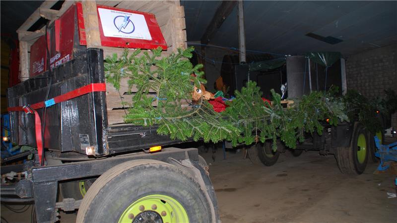 Funken Crew: Wie die Lichterfahrten in den Kreis Stade kamen Auf dem Anhänger hat André Boris große Boxen installiert, um mit Musik einzuheizen.