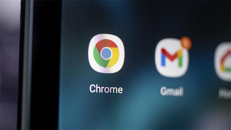 Auf dem Bildschirm sieht man das Logo der App Chrome.