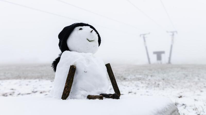 Schnee auf dem Feldberg - es bleibt nass und windig Auf dem Feldberg im Schwarzwald sind die ersten Schneeflocken gefallen.