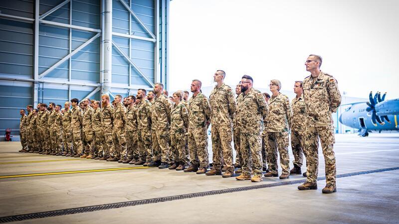 Bundeswehreinsatz im westafrikanischen Niger beendet Auf dem Fliegerhorst Wunstorf bei Hannover gab es einen Rückkehrerappell.