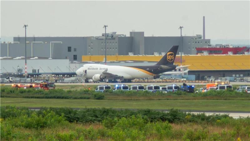 Polizeieinsatz auf dem Flughafen Köln-Bonn im Sommer 2024. 