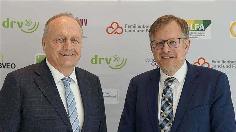 Auf dem Foto: Joachim Rukwied, Präsident des Deutschen Bauernverbandes, und der Arbeitsrechtler Professor Dr. Christian Picker von der Universität Tübingen (von links).