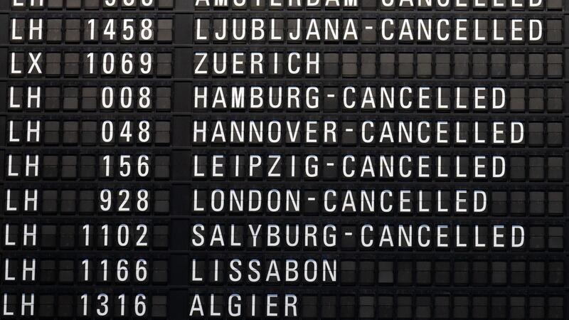 Winterwetter bremst Verkehr in Teilen Deutschlands aus Auf dem Frankfurter Flughafen wurden zahlreiche Verbindungen annulliert.