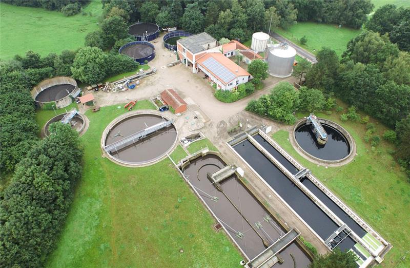 Auf dem Gelände der Kläranlage in Harsefeld wird in Kürze ein Speicher für Schlamm errichtet. Archivfoto: Hearts & Minds