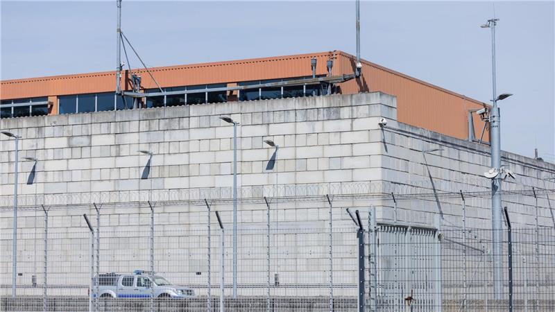 Grünes Licht für Serie von Atommülltransporten in NRW Auf dem Gelände des Forschungszentrums Jülich lagern die Castorbehälter.