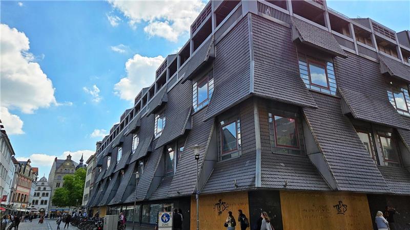 Auf dem Gelände des ehemaligen Karstadt-Gebäudes am Gewandhaus ist ein Haus der Musik geplant. (Archivbild)