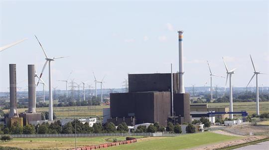 Auf dem Gelände des früheren Atomkraftwerks Brunsbüttel will Vattenfall einen Batteriespeicher errichten. (Archivbild)