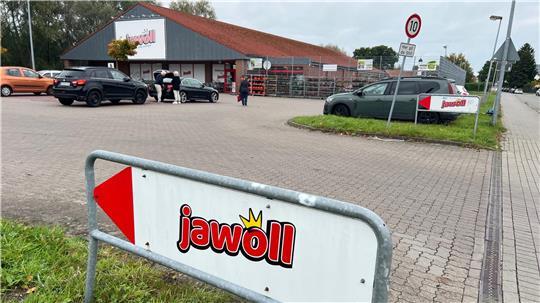 Auf dem Gelände von Jawoll am Kreisel der Altländer Straße will Lidl einen Neubau errichten. Das ist nicht ganz ohne.