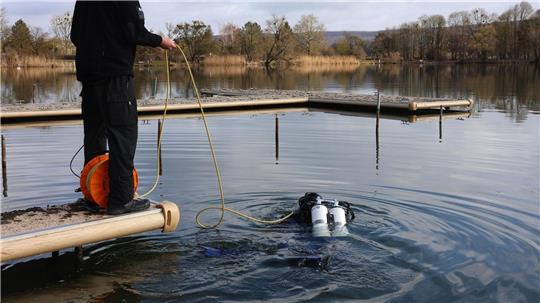 Auf dem Grund des Göttinger Kiessees soll alte Munition liegen.