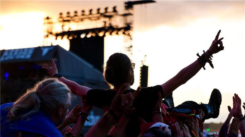 Auf dem Heavy-Metal-Festival in Wacken feiern rund 85 000 Fans. 