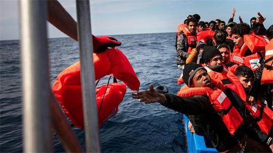 Auf dem Mittelmeer geraten immer wieder Flüchtlinge in Seenot.