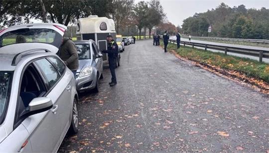 Auf dem Parkplatz zwischen Stade und Düdenbüttel kontrollierte die Polizei am Montag die Autofahrer.