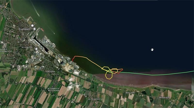 Auf dem Schiffstrackerportal „Marinetraffic“ ist der Kurs der manövrierunfähigen „Ida Rambow“ vor dem Altenbrucher Strand nachzuvollziehen.