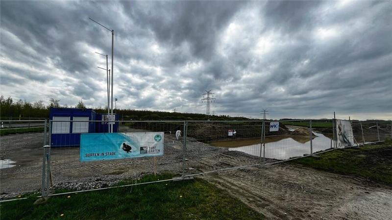 Auf dem Surfpark-Gelände in Stade-Süd ruhen die Bauarbeiten.