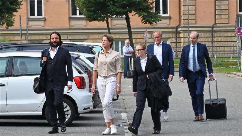 Auf dem Weg in das Strafjustizgebäude in Hamburg.