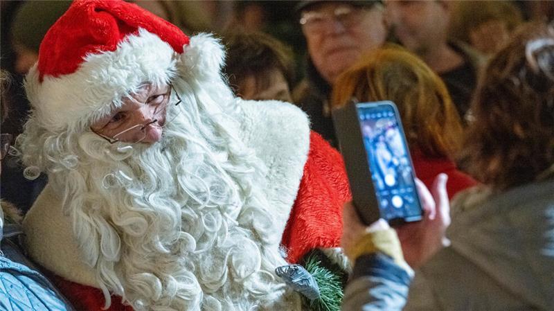 Weihnachtsmann schlägt Vierjährigen mit Rute Auf dem Weihnachtsmarkt in Stralsund hat der Weihnachtsmann seinen festen Platz.