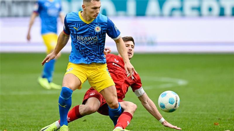 Auf dem verlorenen Posten beim FCK: Sven Köhler (li.) und die Eintracht