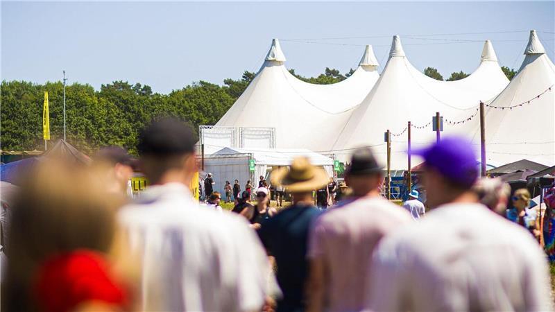 Auf den Campingflächen des Hurricane Festivals entsteht jedes Jahr eine Stadt auf Zeit für bis zu 78.000 Besucherinnen und Besucher.