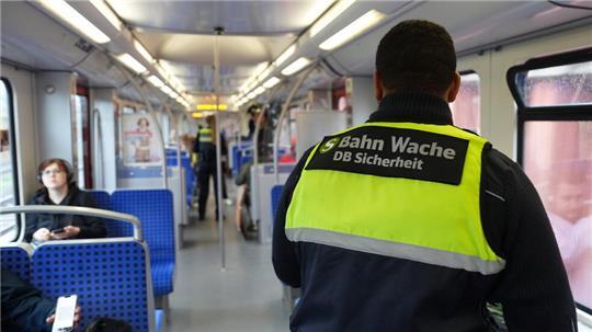 Auf den S-Bahnlinien S3 und S5 gilt die neue Allgemeinverfügung jeweil zwischen Neugraben und Elbgaustraße; nicht aber auf den Abschnitten Buxtehude-Stade (S5).