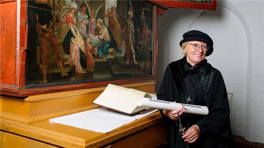 „Auf den Spuren des Magisters Halepaghe“: Eine Gästeführerin im Gewand des Magisters Halepaghe führt die Besucher ein in die Zeit des Mittelalters.