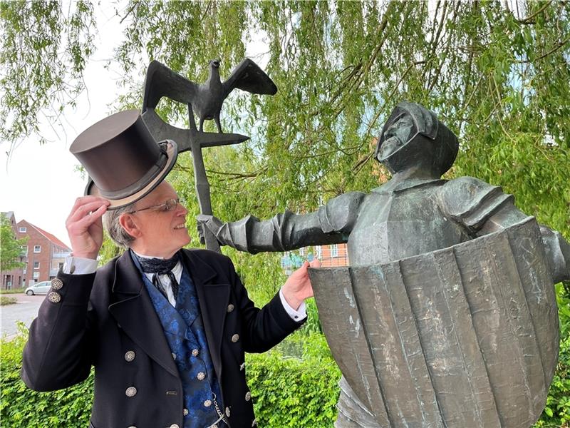 Horneburg erhält Gästeführung mit Raubritter Auf den Spuren von ‚Isern Hinnerk‘: Die Samtgemeinde Horneburg bietet mit dem Historiker Dr. Boy Friedrich erstmals Gästeführungen an. Foto: Vasel