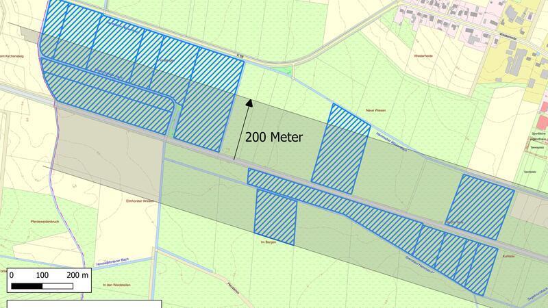 Elb-Strom Energie will 200-Meter-Korridor an den Gleisen ausweiten Auf den blau schraffierten Flächen möchte Elb-Strom Energie Freiflächen-Photovoltaik realisieren. Der leicht grau unterlegte Bereich sind privilegierte Flächen im 200-Meter-Korridor zur Bahnlinie.