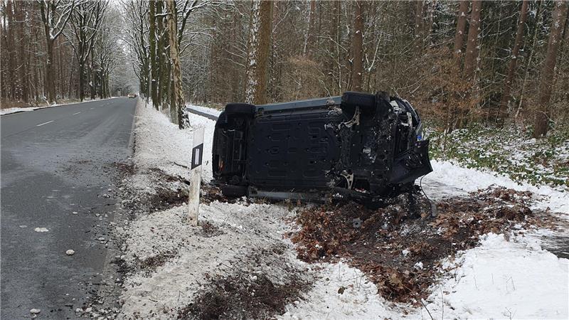 Auf der B71 ist ein Überholvorgang schiefgegangen.