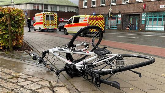 B73: Autofahrer erfasst Radfahrer in Cuxhaven – schwer verletzt Auf der B73 in Höhe Bahnhof Cuxhaven: Ein Radfahrer wurde von einem Auto erfasst.