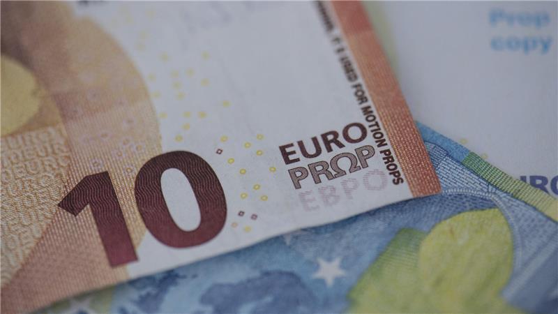 Es regnet... Geld? Beamte machen kuriose Entdeckung auf A1 Auf der BAB1 machten Polizeibeamte einen kuriosen Falschgeldfund.