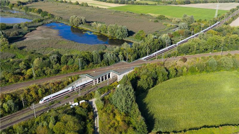 Auf der Bahnstrecke zwischen Hannover und Berlin kommt es zu Verspätungen und Zugausfällen.