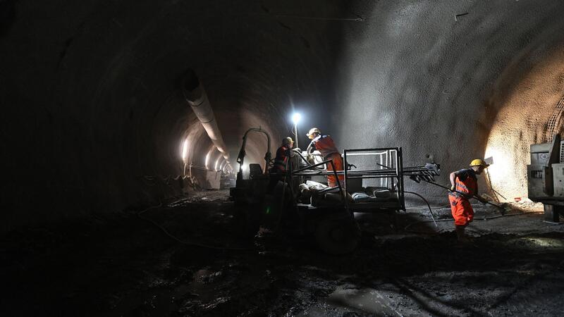 Unfall auf Baustelle des Brennerbasistunnels Auf der Baustelle des Brennerbasistunnels ist es zu einem tödlcihen Unfall gekommen.