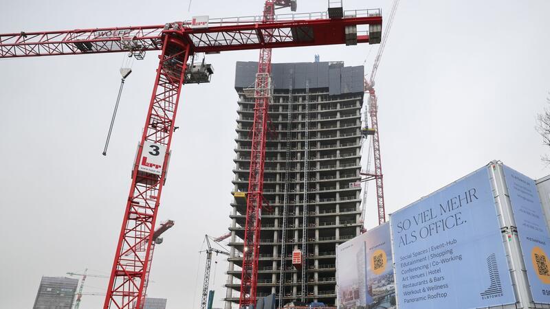 Tschentscher: Hamburg bei Elbtower für Ernstfall gerüstet Auf der Baustelle ruhen wegen Finanzproblemen der Signa Holding seit Oktober die Arbeiten.