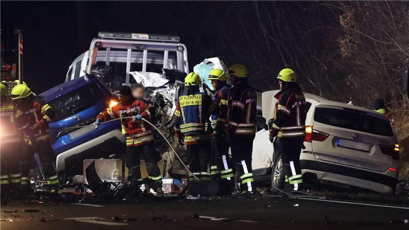 Auf der Bundesstraße 2 in Mittelfranken gab es einen schweren Verkehrsunfall.