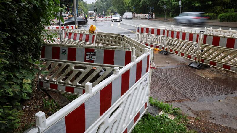 Auf der Elbgaustraße und mehreren anderen Hamburger Verkehrsachsen kommen Autofahrer zurzeit nur langsam voran. (Archivbild)